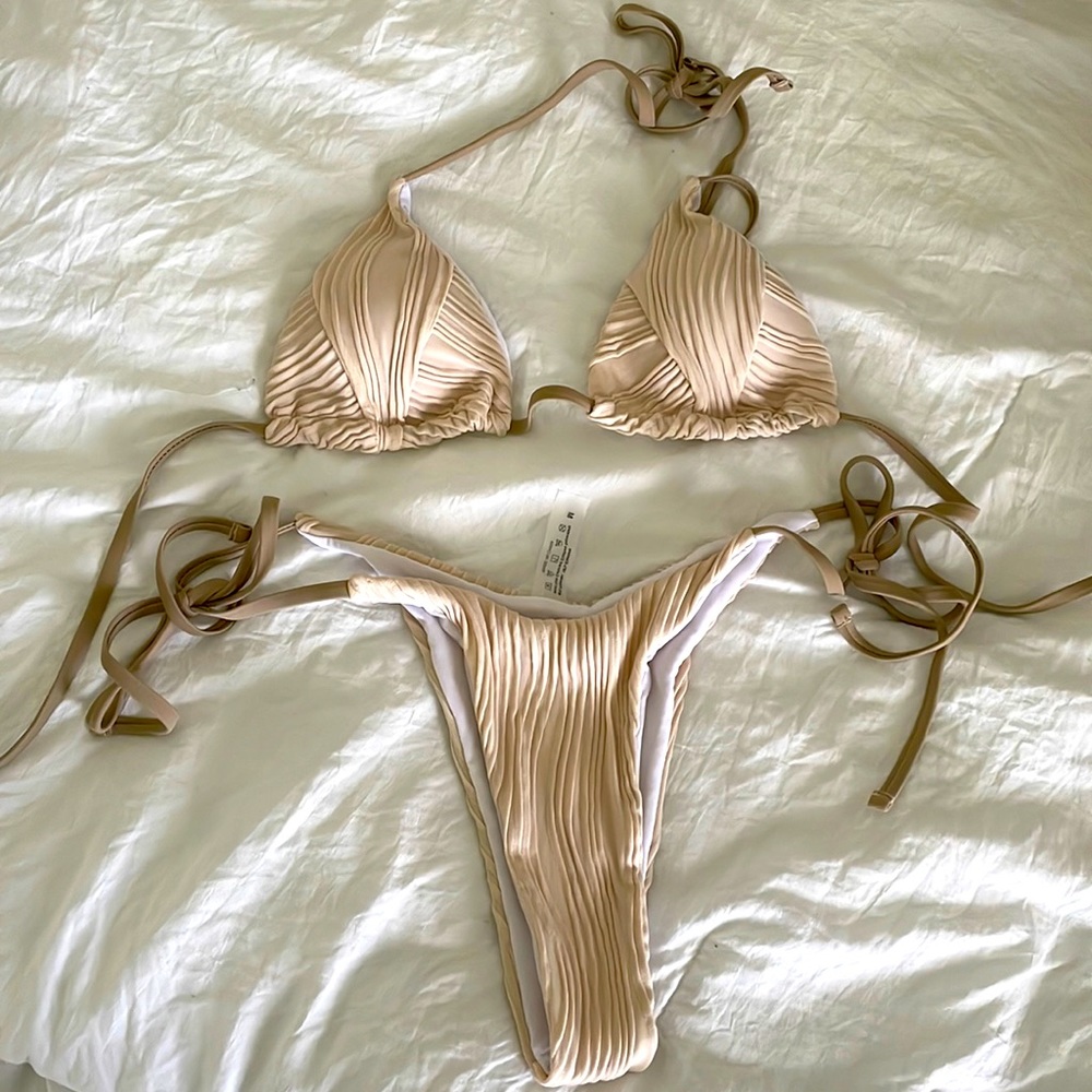 NWOT medium 2 piece ivory high rise bikini with adjustable ties